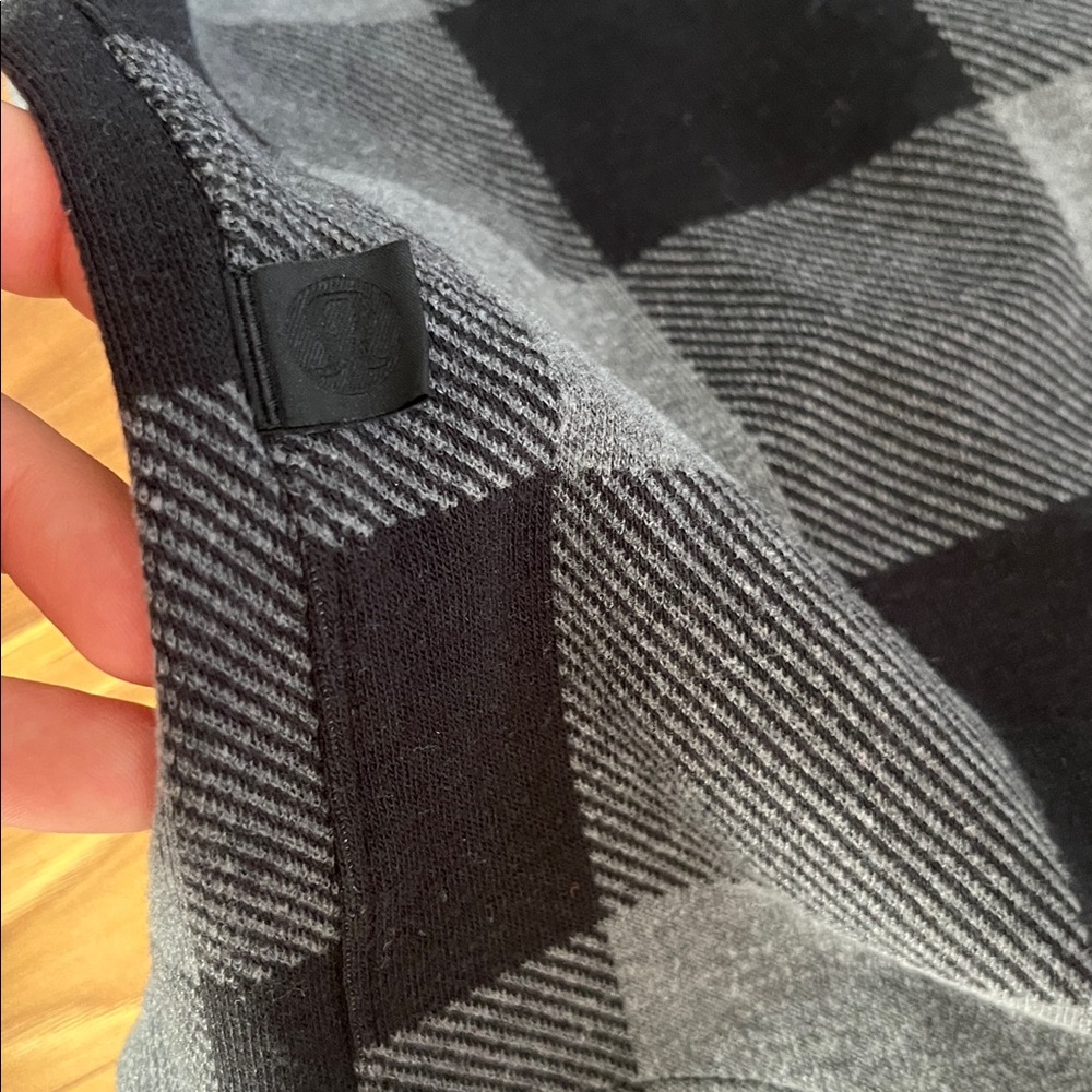 lululemon athletica socket over shirt Black and Gray Checkered size XS - Picture 7 of 8